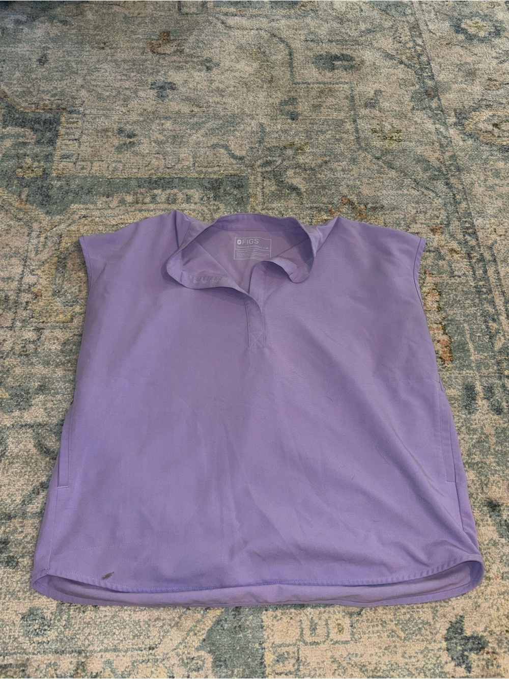 FIGS women’s rafela scrub top